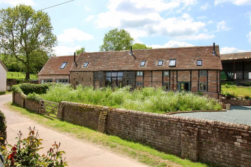 The Cart House - Beautiful Contemporary Barn - Hot Tub Apartment Bridgnorth Exterior photo